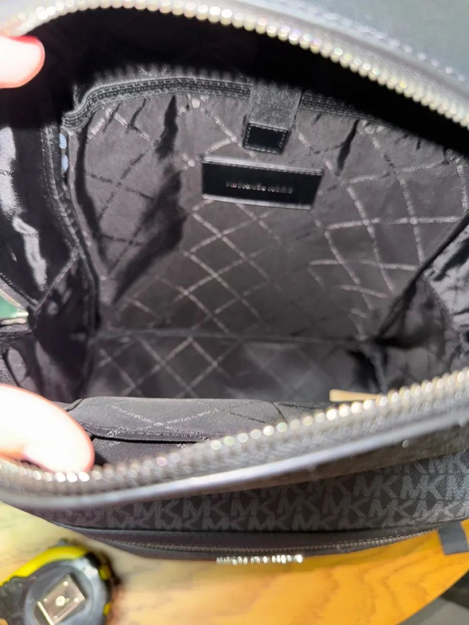 Mochila Michael Kors em couro em ótimo estado - Foto 3
