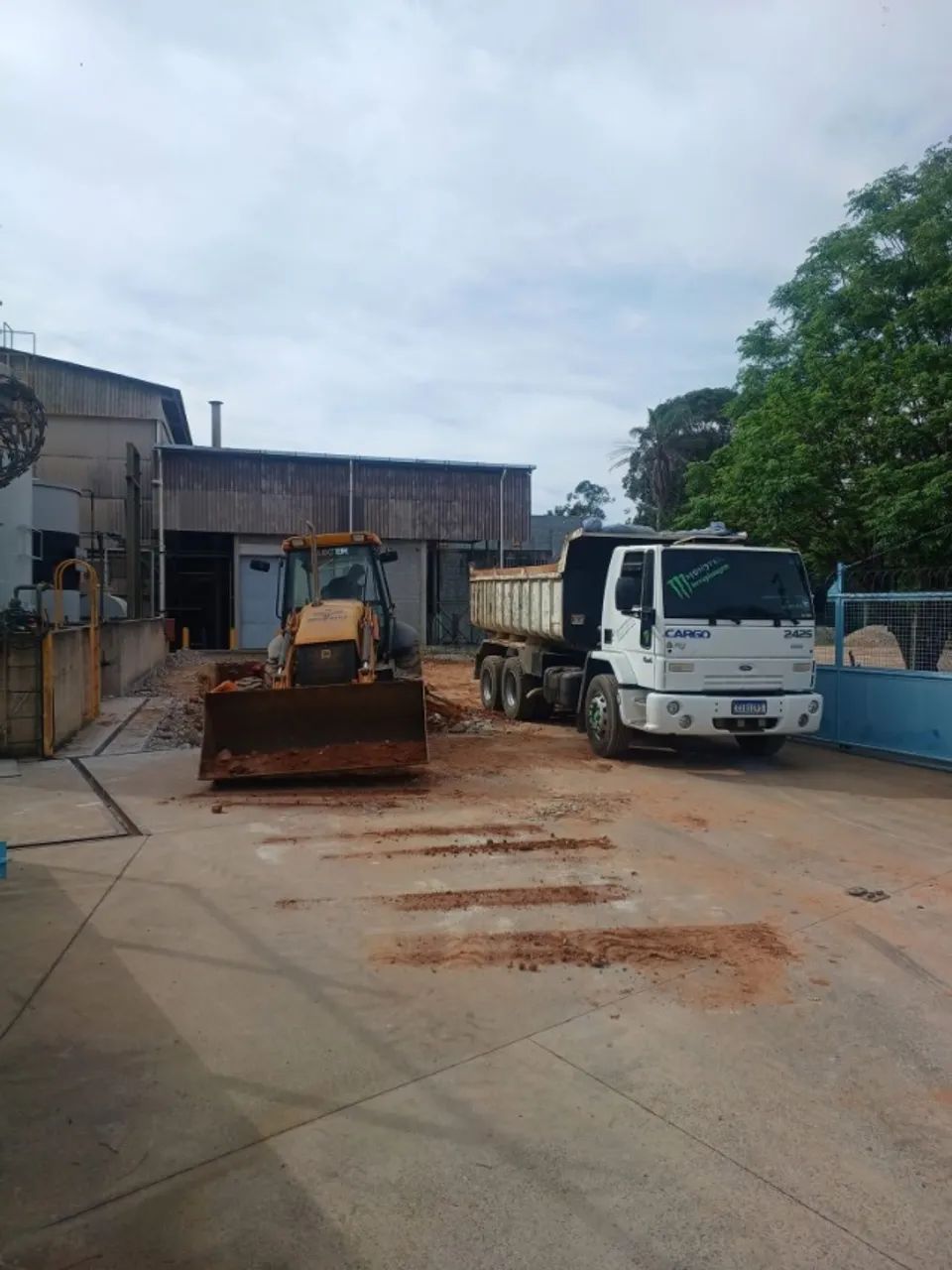 LOCAÇÃO DE CAMINHÃO CAÇAMBA - Foto 3
