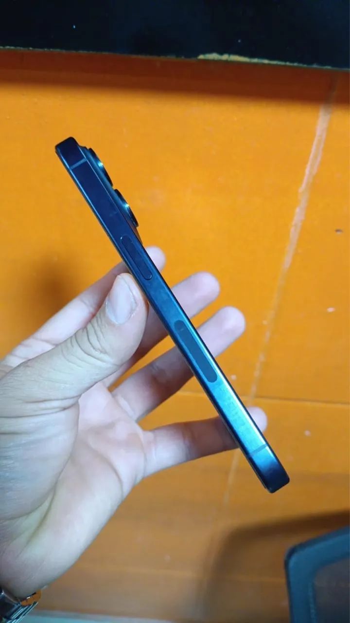 Celular Iphone 15 pro  - Foto 2