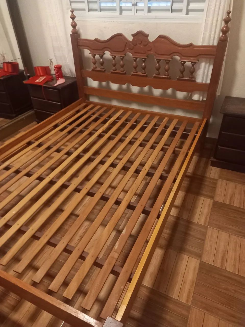CAMA DE CASAL EM CEREJEIRA DE MADEIRA MACIÇA  - Foto 2