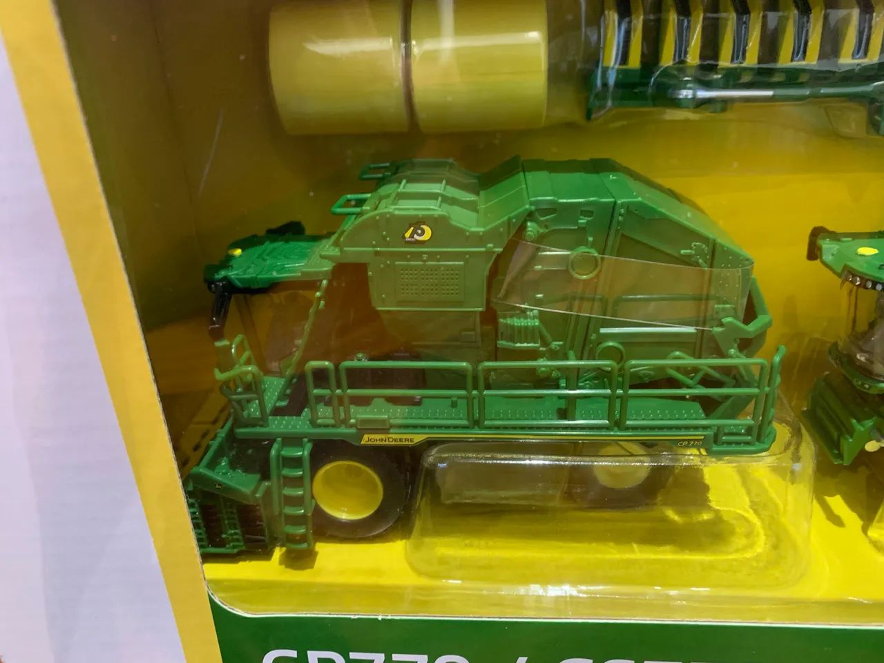Miniatura colheitadeiras algodão John Deere CP770 + CS770 1/64 - Foto 5