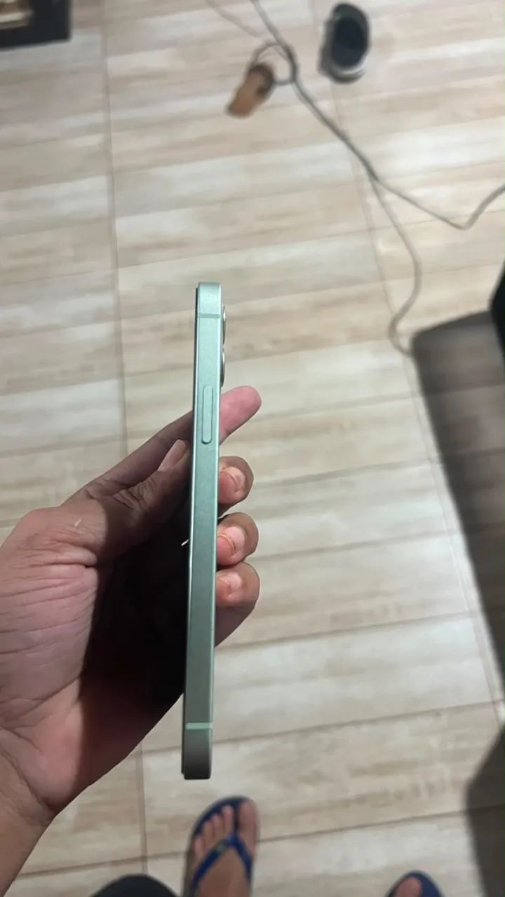 iPhone 12, 128 giga branco. Funcionando perfeitamente saúde da bateria 72%