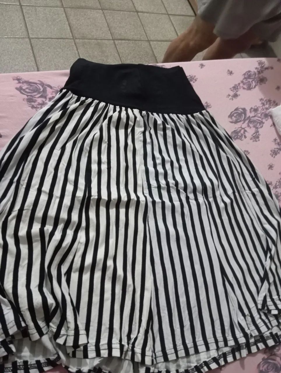 Saia de algodão preta com branca 