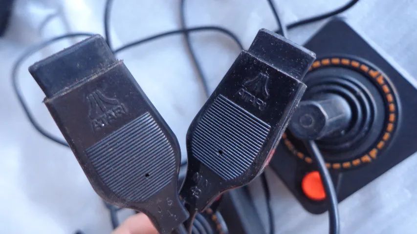 Par Controles Atari 2600 Original Antigo Joystick Coroados (Usado) - Foto 4