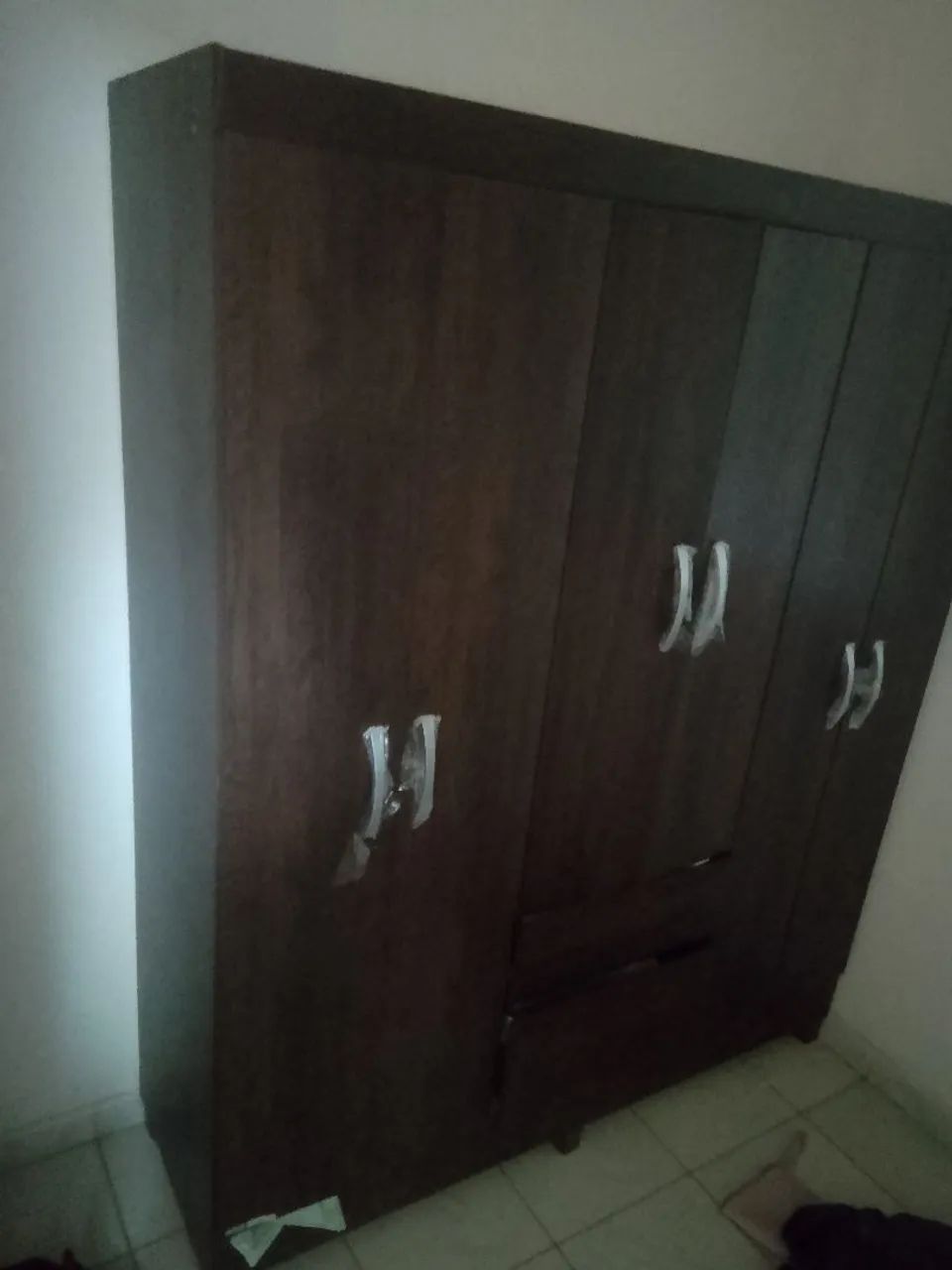 Guarda roupa conservado tem que ser retirado 