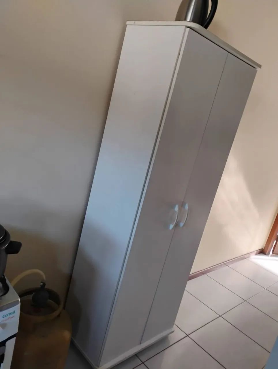 Armário multi uso semi novo 