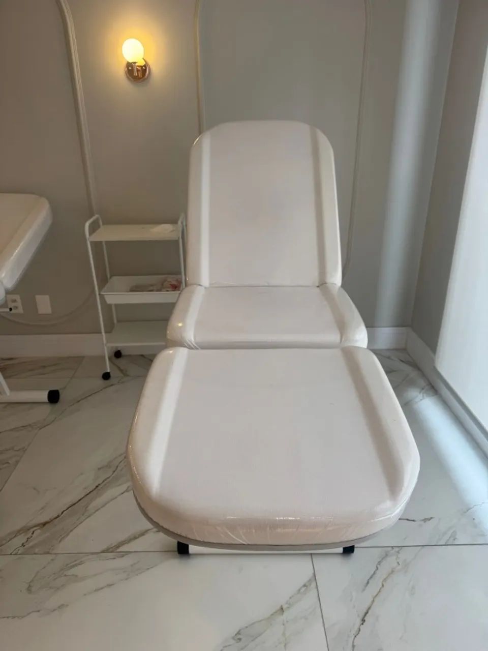 Maca de Estética/Massagem Reclinável Branca - Estado de Nova - Foto 4