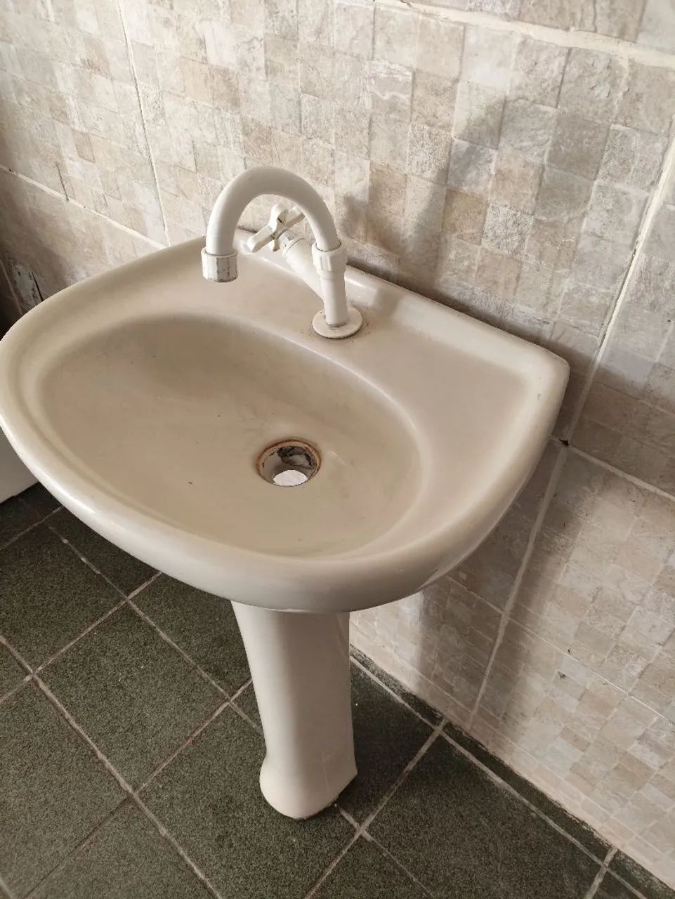 Lavatório com coluna creme