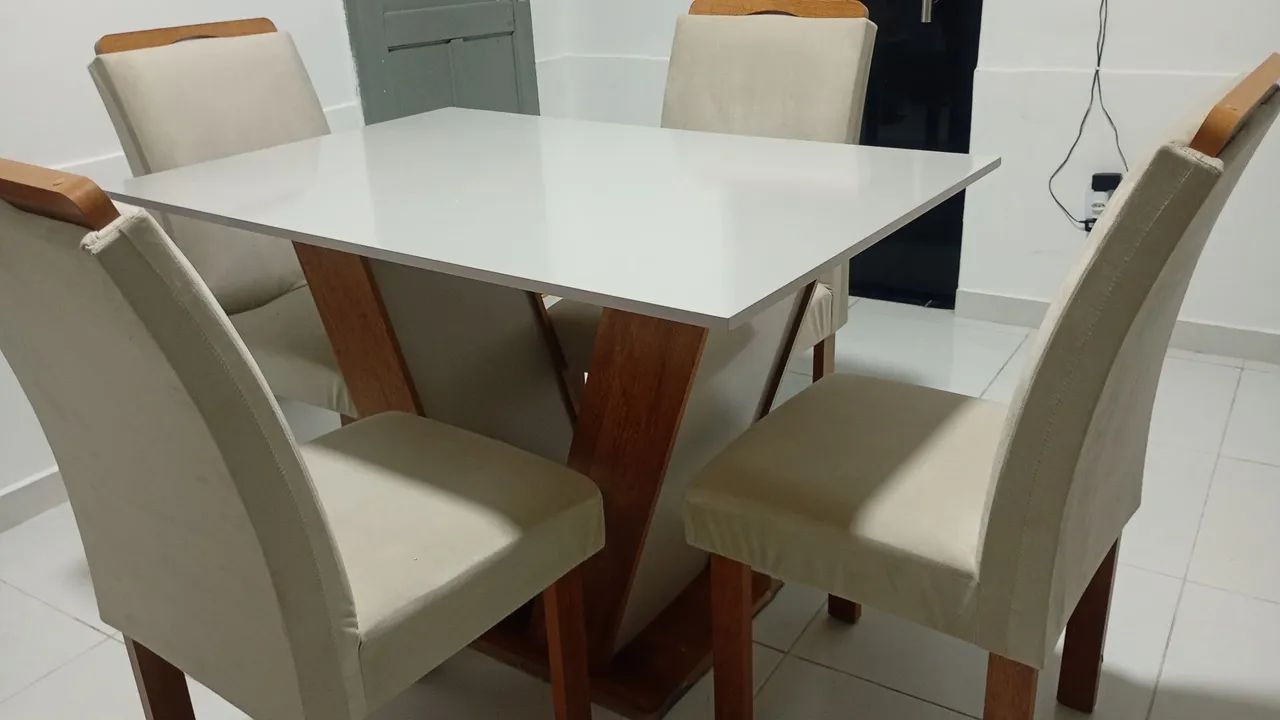 Mesas com 4 cadeiras semi nova 3 meses de uso  - Foto 4