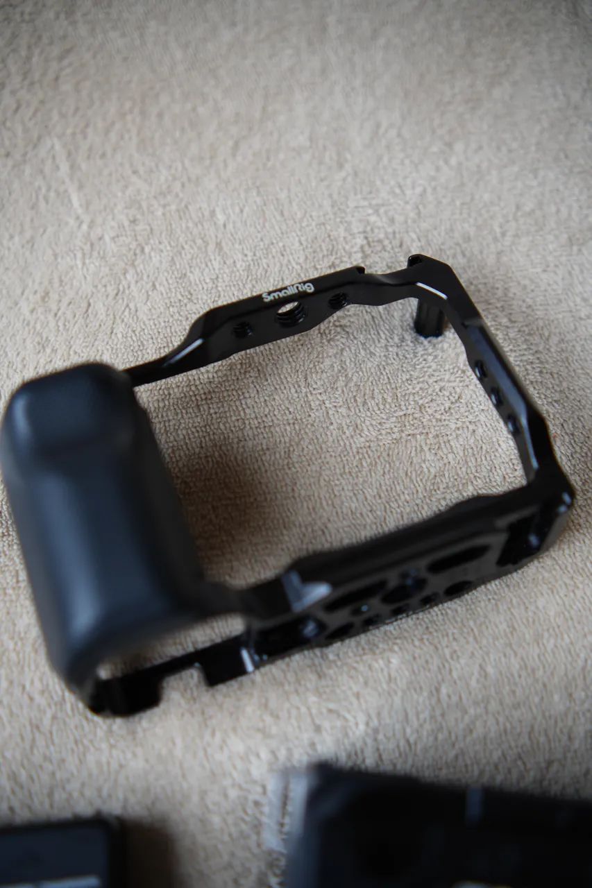 ZVE10 + Lente do Kit + Cage Smallrig + 2 bateria Viltrox + 2 Carregadores - Foto 3