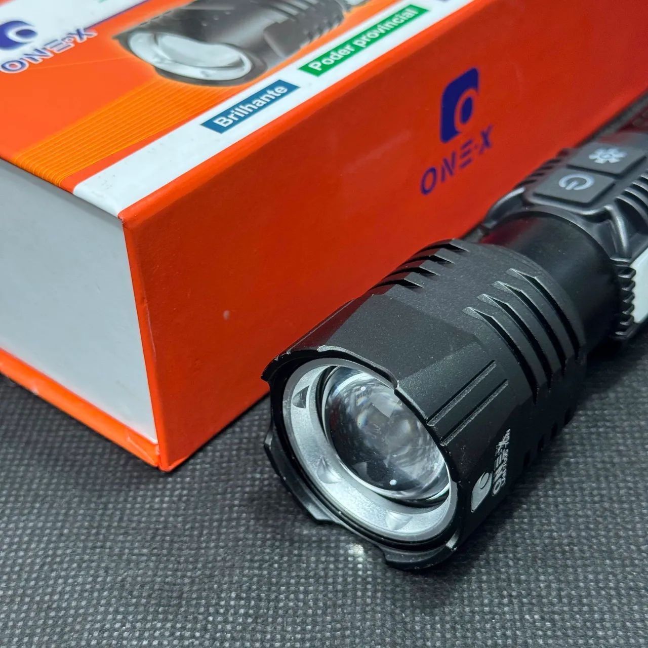 Lanterna De Led Recarregável Várias funções  - Foto 2