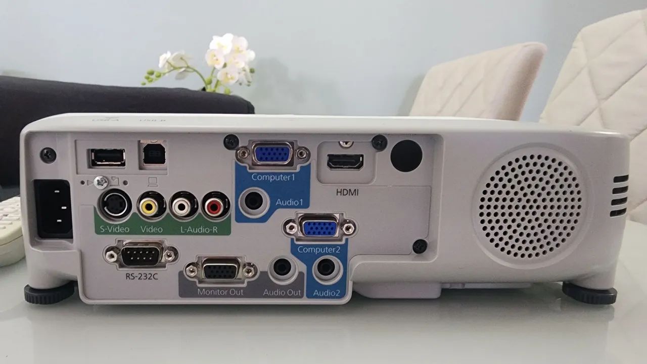 Projetor Epson Powerlite X21 novinho!!  - Foto 2