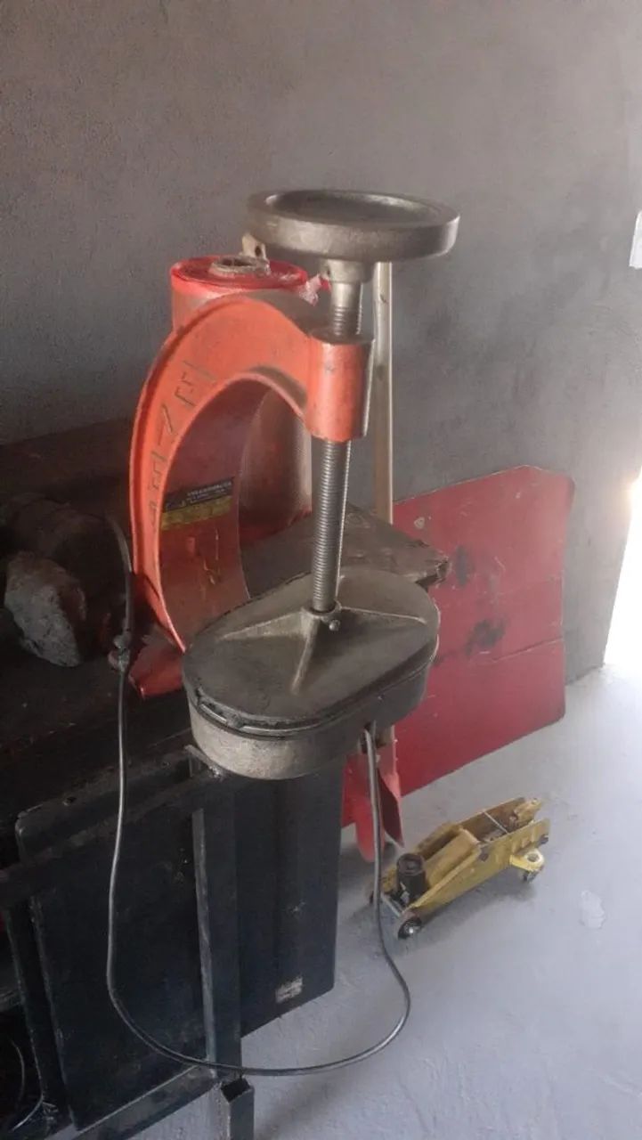 Máquinas de borracharia e mais de 60 pneus a venda.  - Foto 2