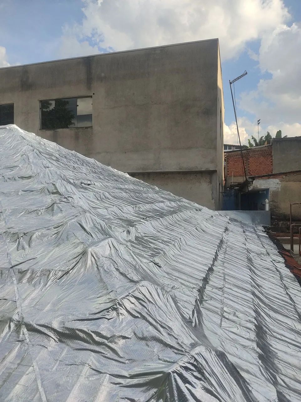 Impermeabilização e aplicação de mantas em Lages e telhas - Foto 2
