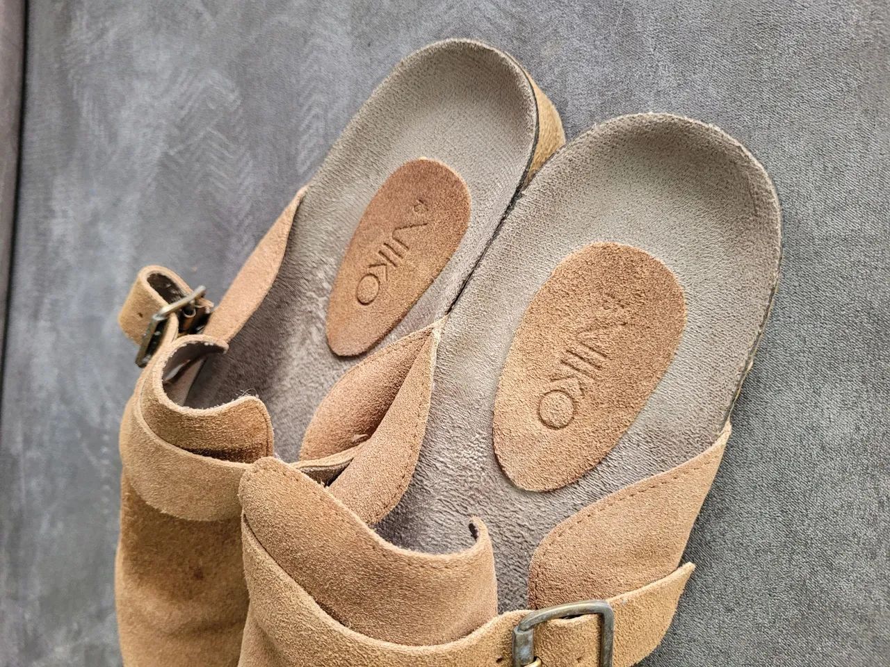 Chinelo de camurça marca Viko 42 - Foto 5