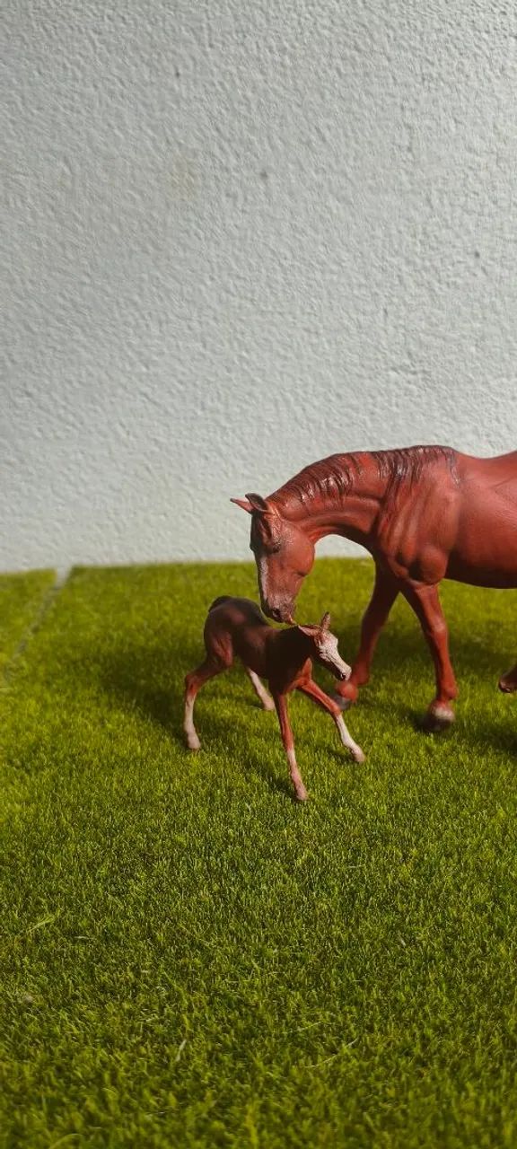 Égua e potro escultura em miniatura  - Foto 2
