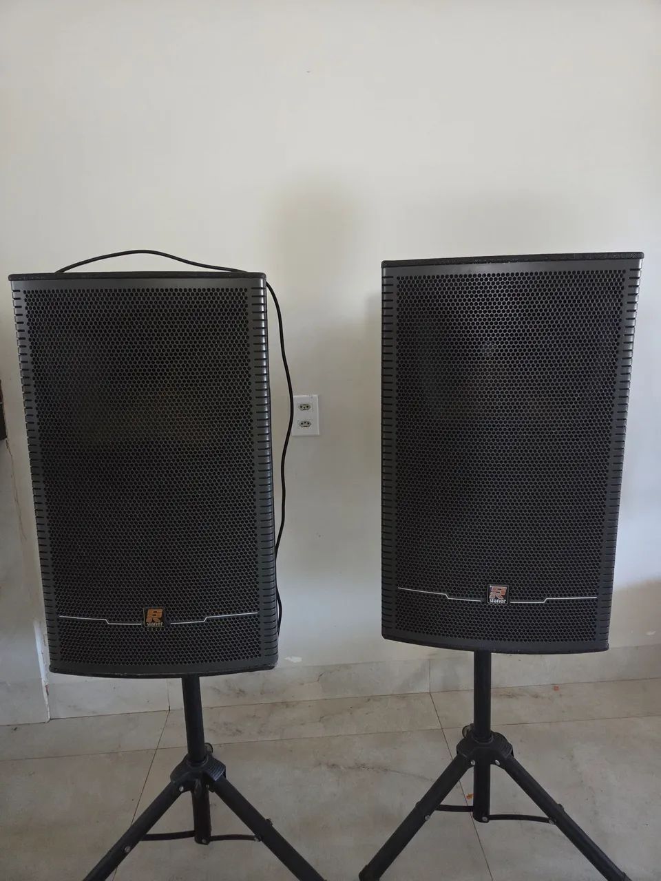 Caixa ativa e passiva Staner Upper-515a