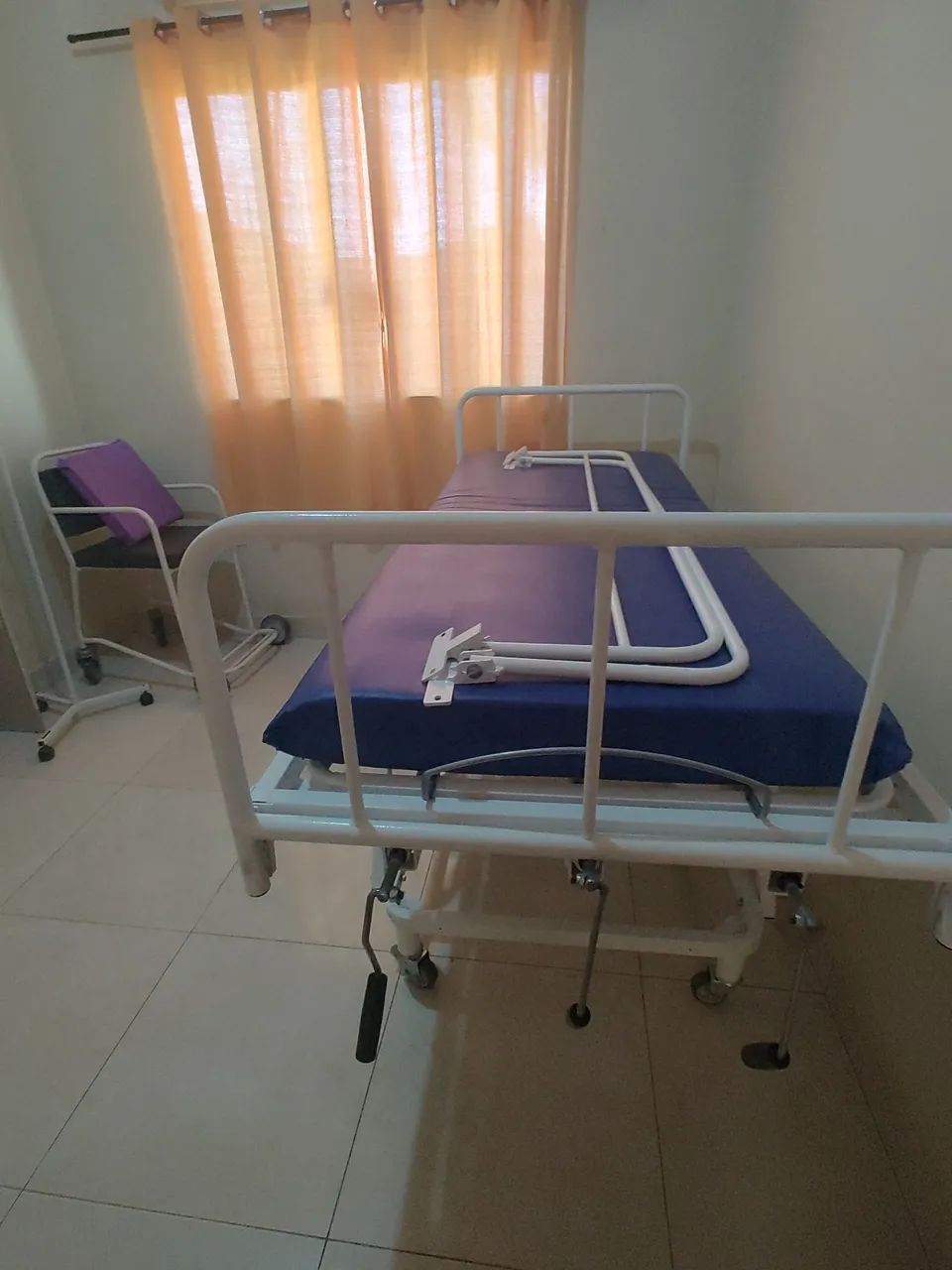 Cama para pessoas acamada, cadeira de banho  - Foto 4