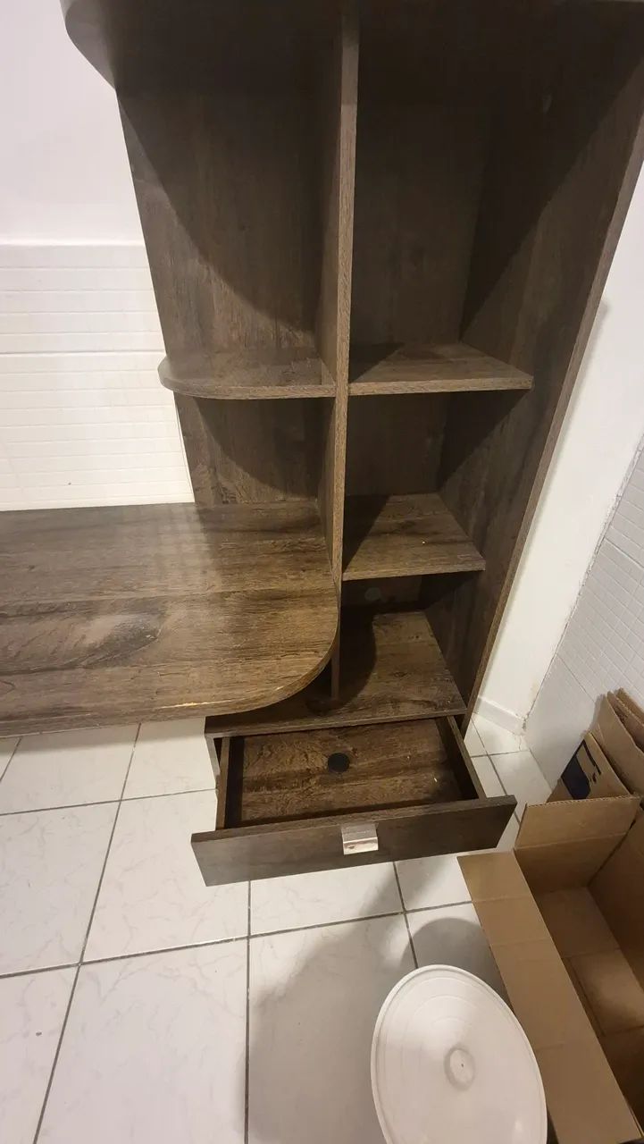 Escrivaninha com estantes e gavetas - Foto 2