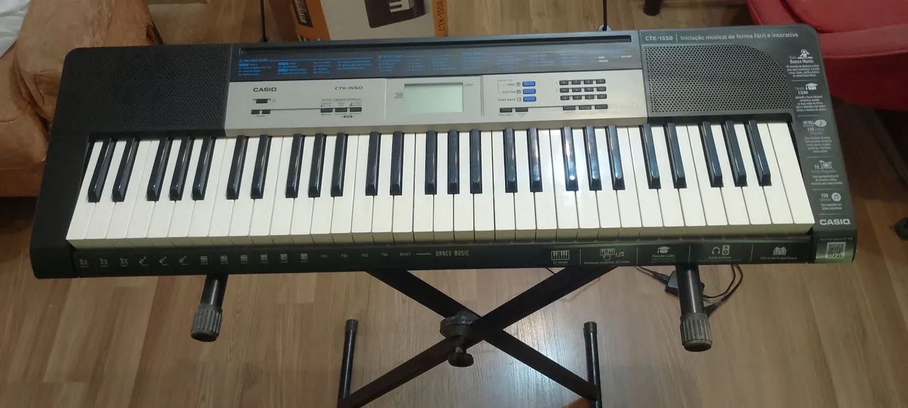 Teclado Casio CTK-1550 com suporte e banco - Foto 4