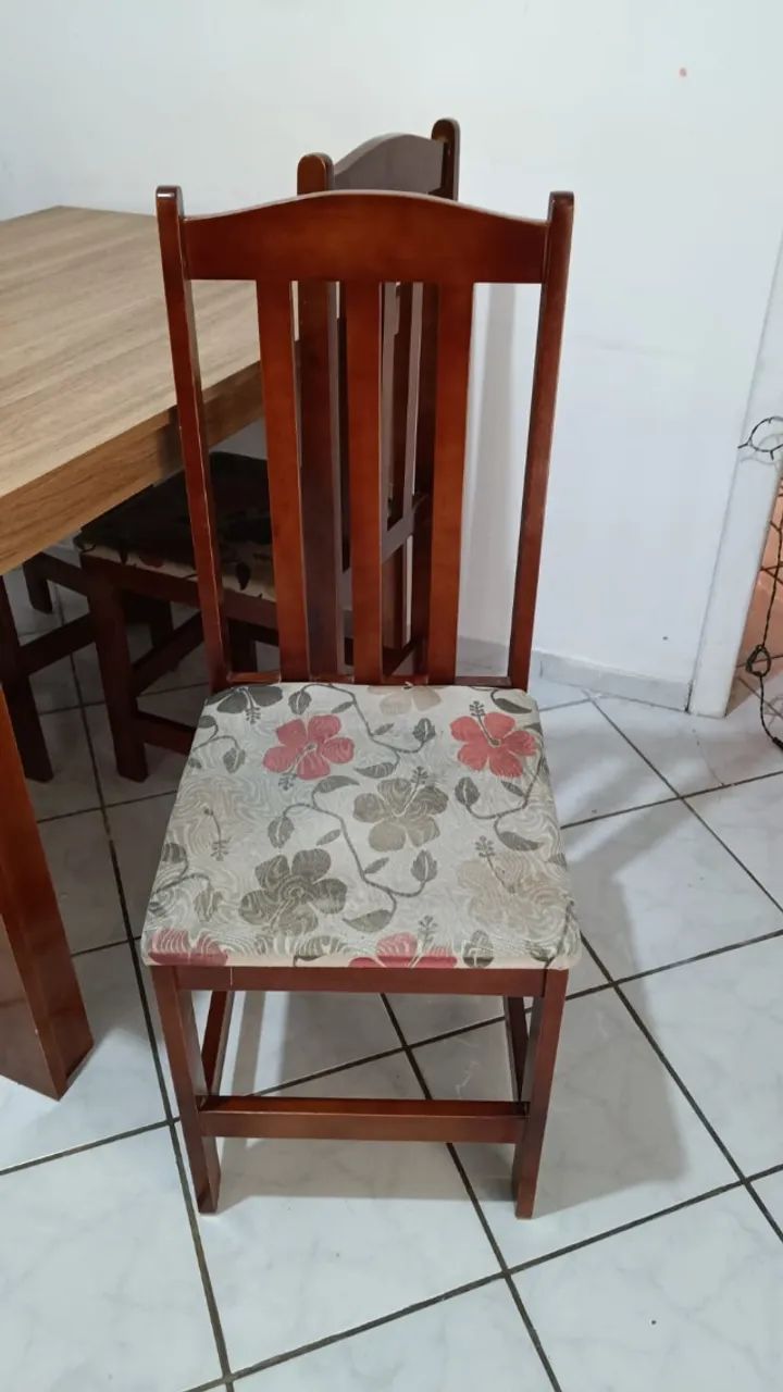 Mesa com cadeiras - Foto 2