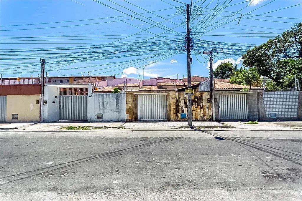 Casa com 3 quartos à venda em Messejana - CE