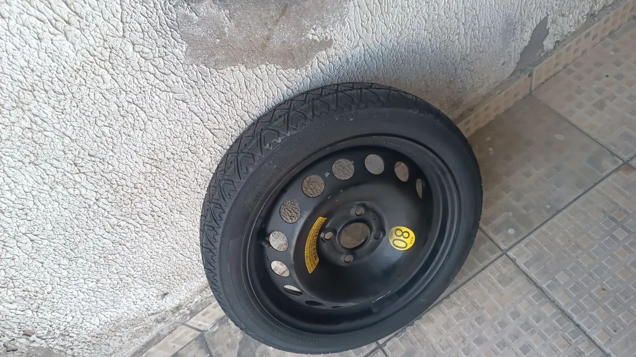 Pneu 15 aro 15 para venda ou troca ,troco aro de ferro 14 da Fiat  de Palio 