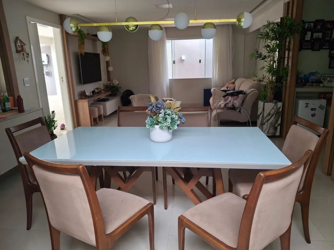 Mesa de jantar com 6 Cadeiras 