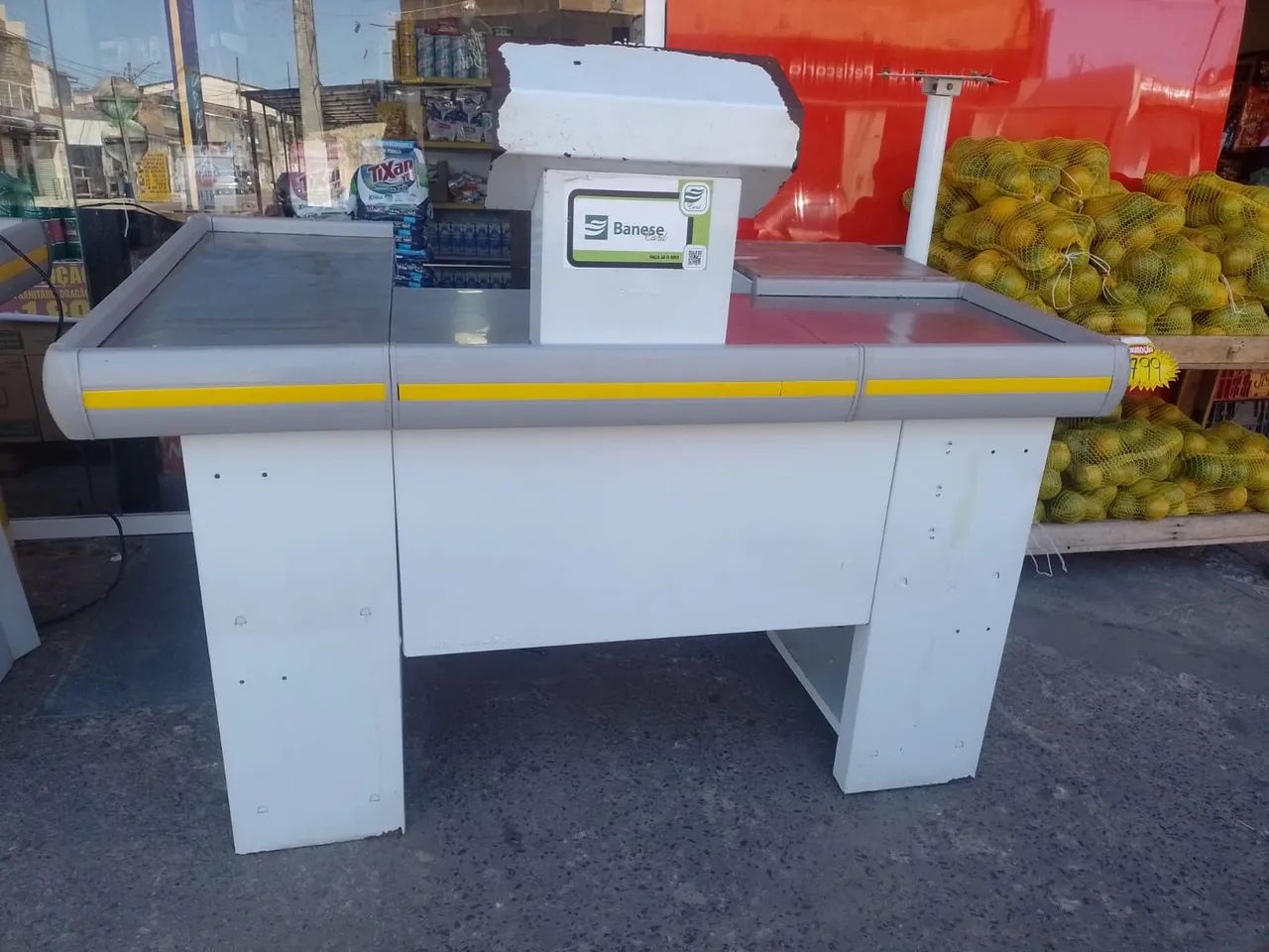 Vendo balcão para supermercado/ mercearia 
