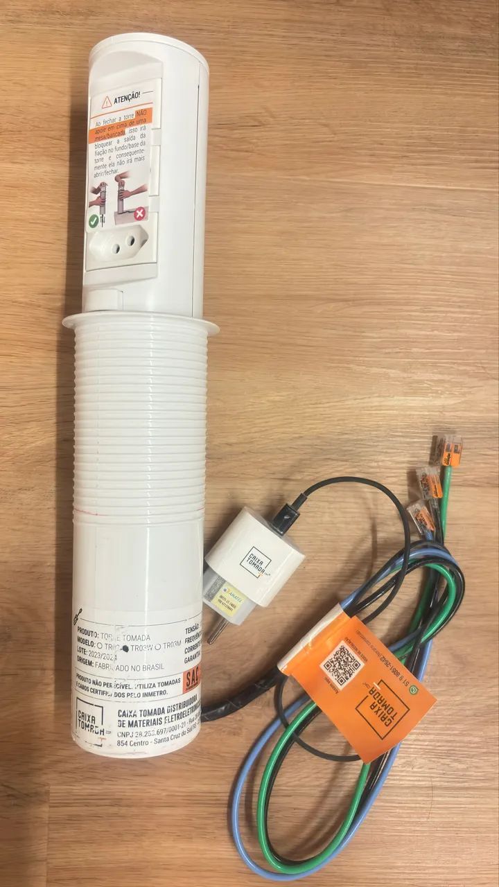 Torre de tomadas com indução Caixa Tomada TR03W424844297954273281