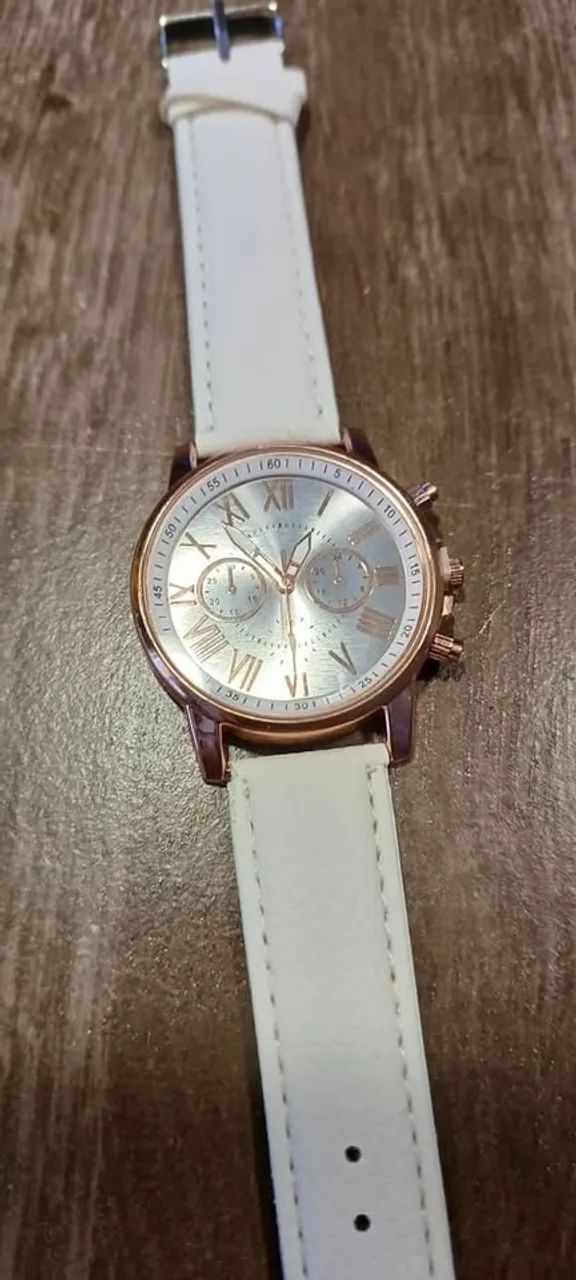 lindo relógio feminino branco e dourado. novo! - Foto 3