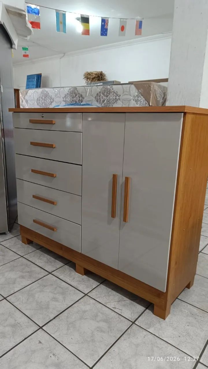 Cômoda grande 