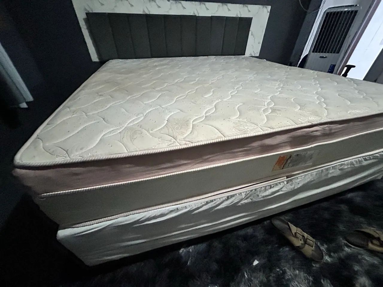 Cama King size + ar condicionado 