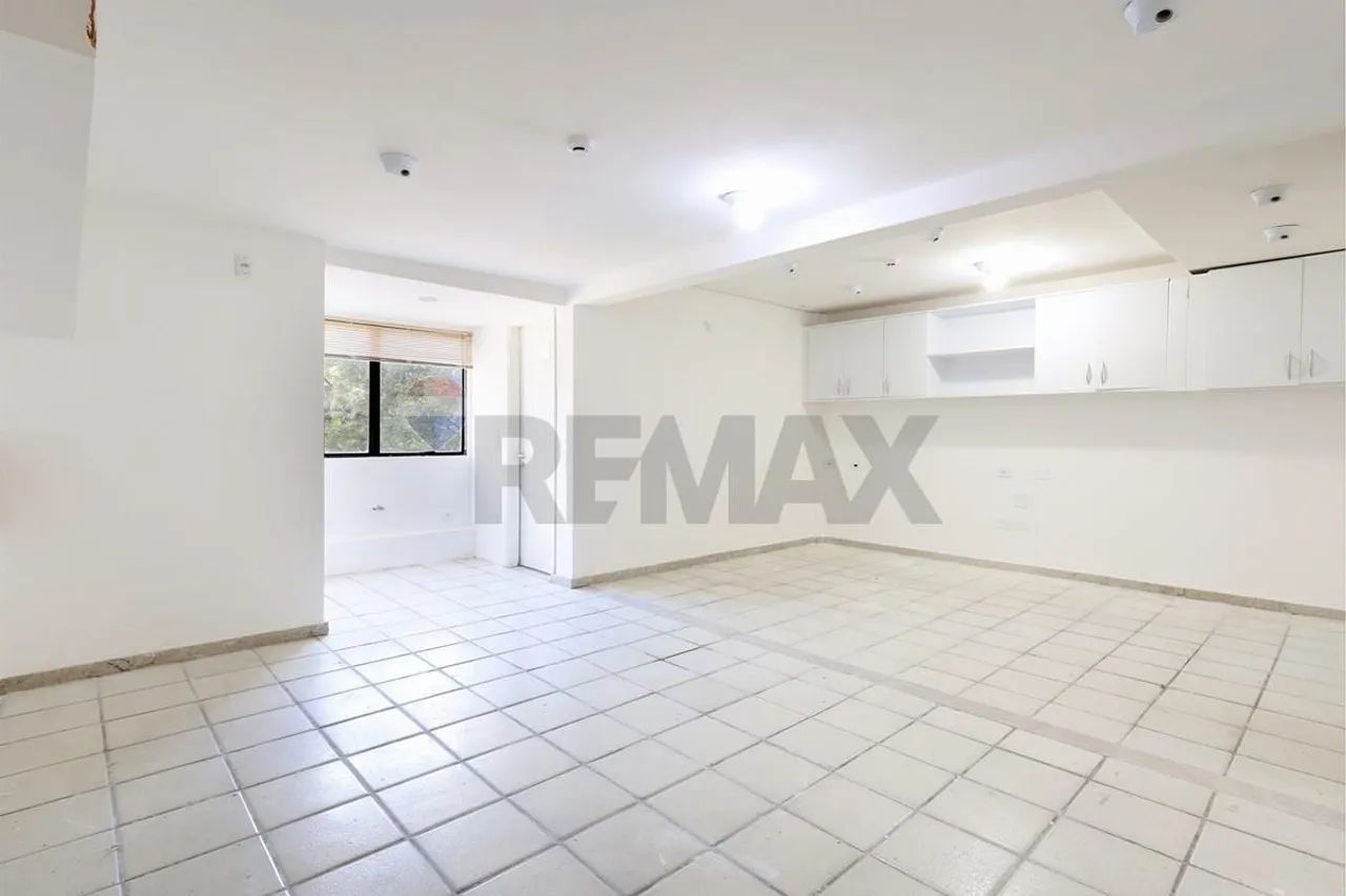Sala comercial gigante com 102m quadrados, 3 lavabos, copa, e várias pequenas salinhas - Foto 4