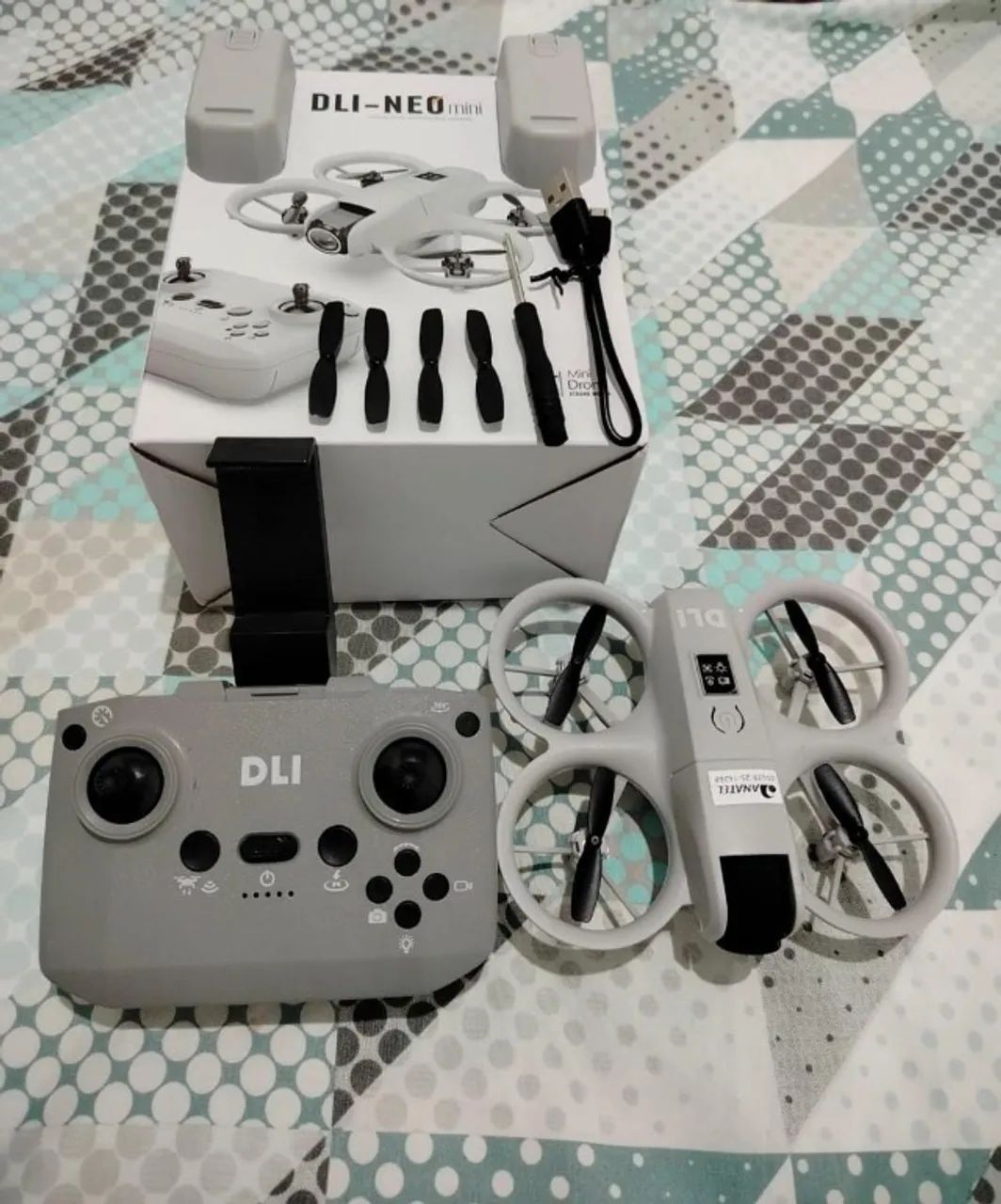 Drone Mini com Camêra HD kit 2 Baterias - infantil iniciante 