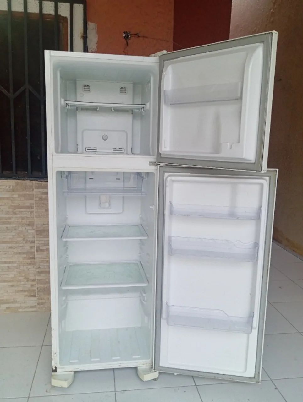 Vendo geladeira Brastemp com defeito 
