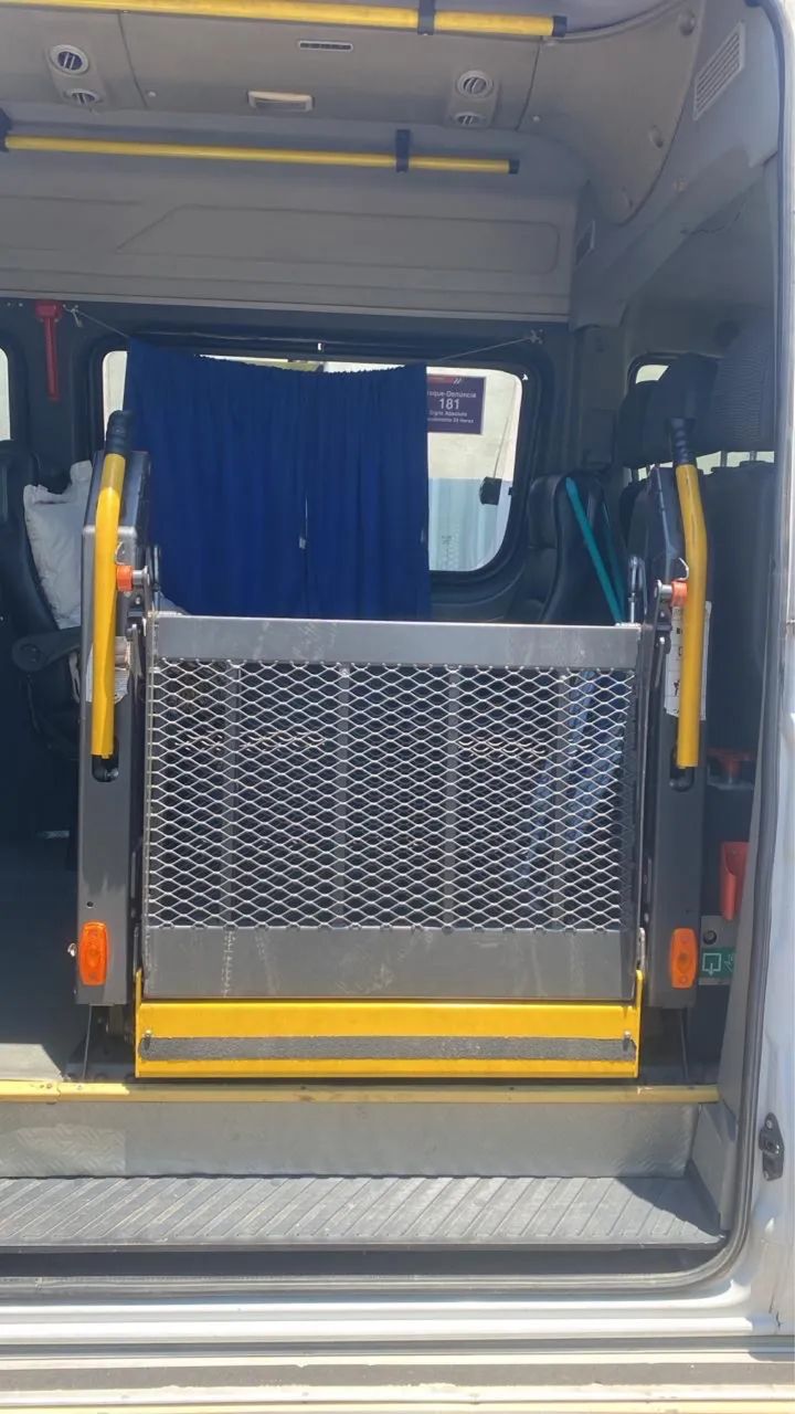 Elevador de cadeirante para vans e similares 