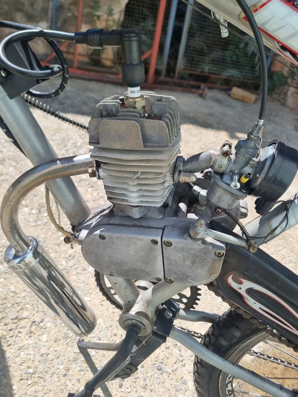 Bicicleta Motorizada Cinza  - Foto 5
