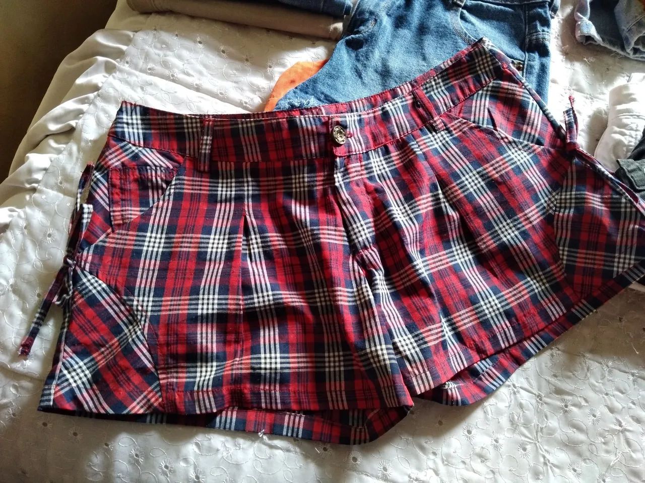 Lote de 13 peças femininas shorts e Bermudas  - Foto 4