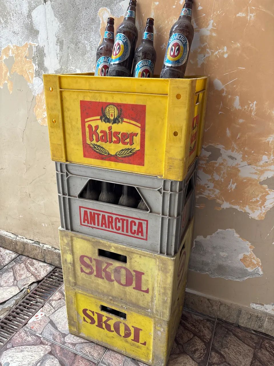 4 Caixas de cerveja 600 AMBEV completa