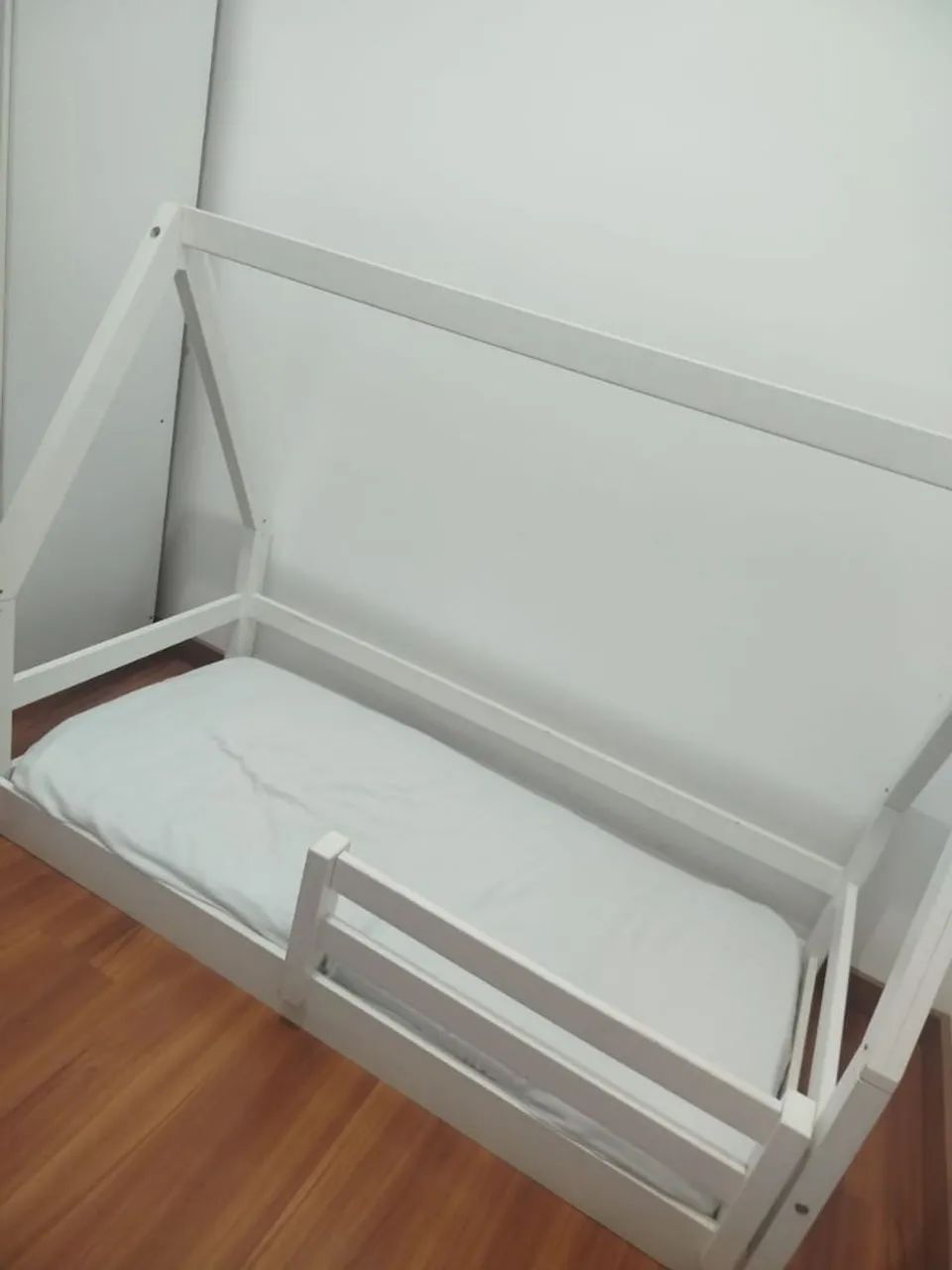 Cama Montessoriana com colchão usado 