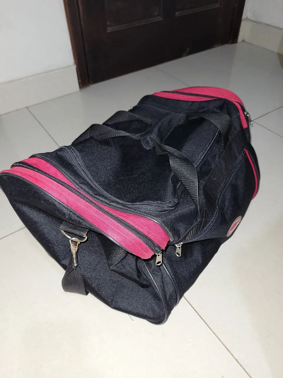 Bolsa de viagem preta - Foto 2