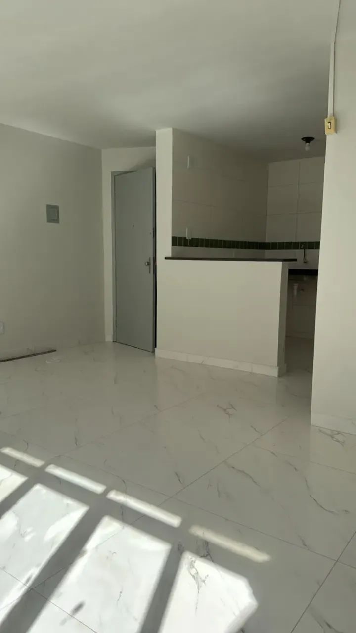 Kitnet 30 m² um cômodo com meia parede e um banheiro