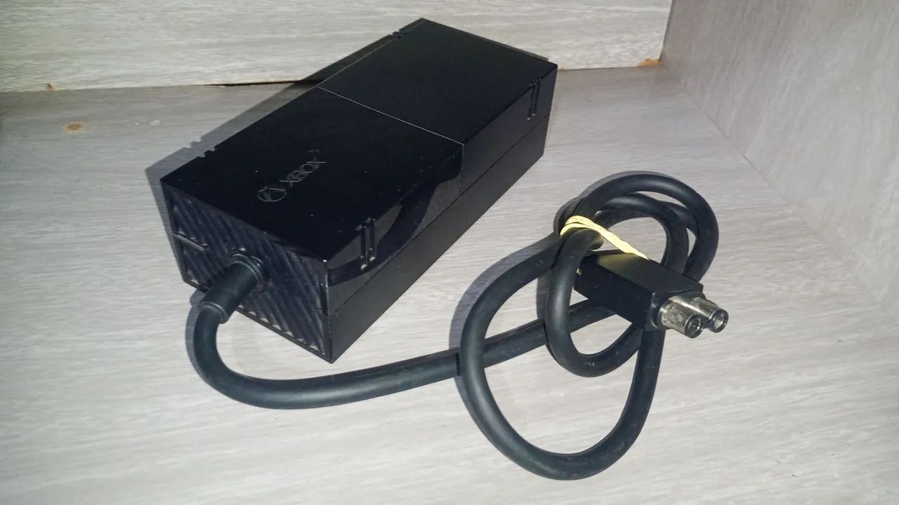 Fonte original bivolt Xbox one Fat - defeito