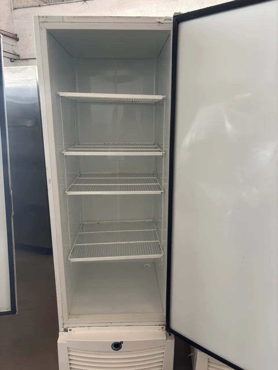 Freezer vertical fricon tripla função