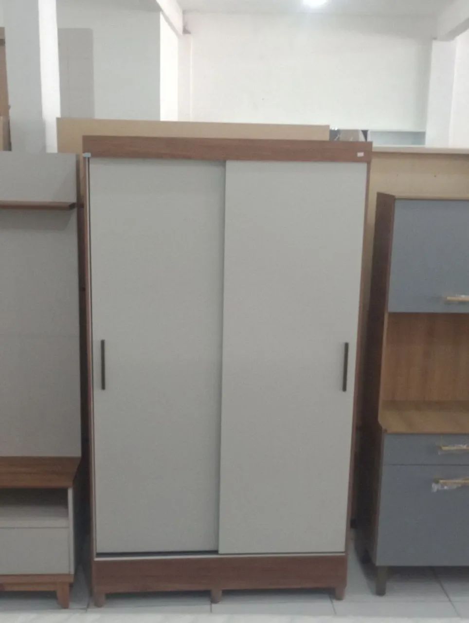 Guarda-Roupa de Solteiro com Portas de Correr - Entrega Grátis!