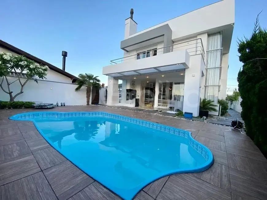 Casa de 246m² com 3 quartos no Ribeirão da Ilha