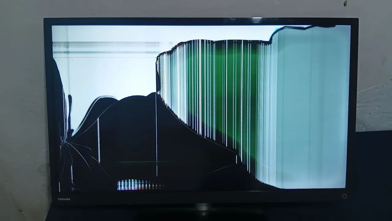 TV Toshiba 32" polegadas com Tela Quebrada (Para Retirada de Peças / Conserto) - Foto 3