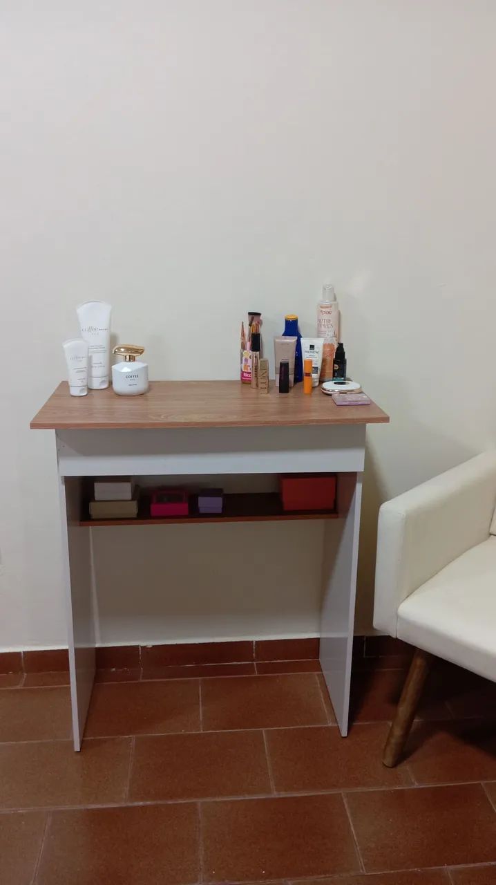 Escrivaninha ou Mesa de Maquiagem 