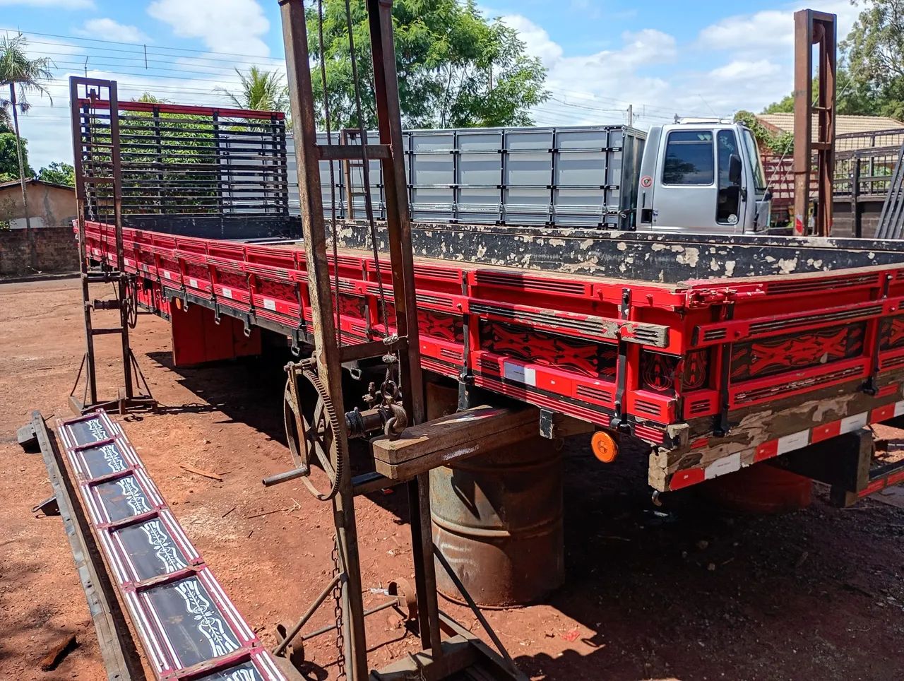 Carroceria de madeira pra Ford cargo. Iveco. Voks medida 8.50mts